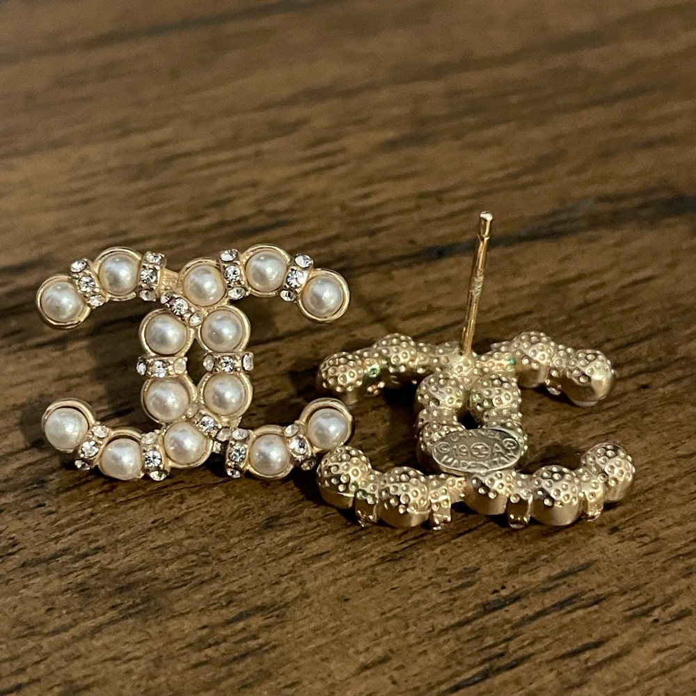 Chanel Pearl & Crystal  CC Logo 2019 Earrings